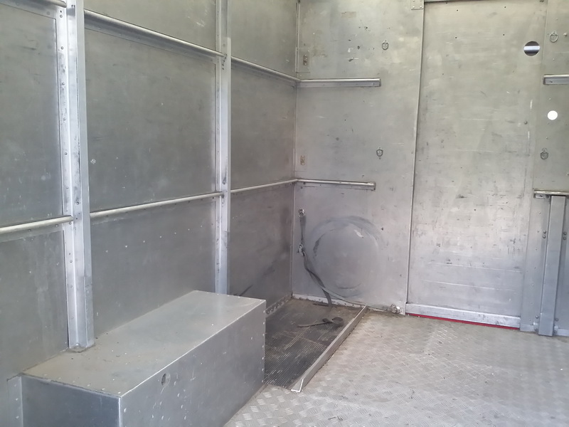 interior furgoneta vacia